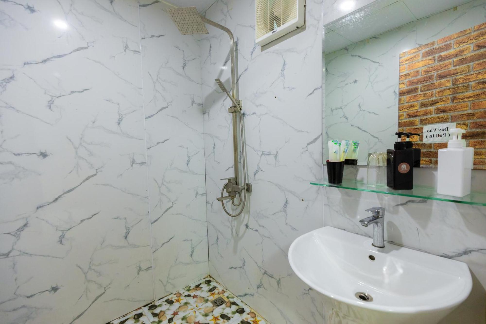 Victor Charlie Hostel Dong Khe Sau 外观 照片